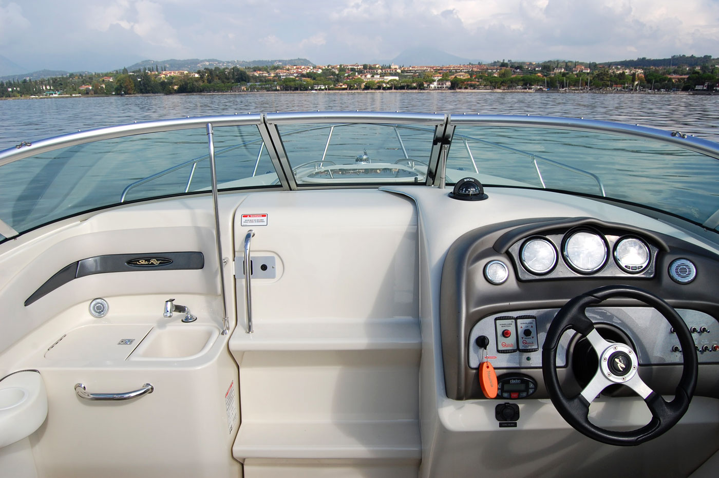 Sea Ray 240 SSE Rent a boat in Lake Garda