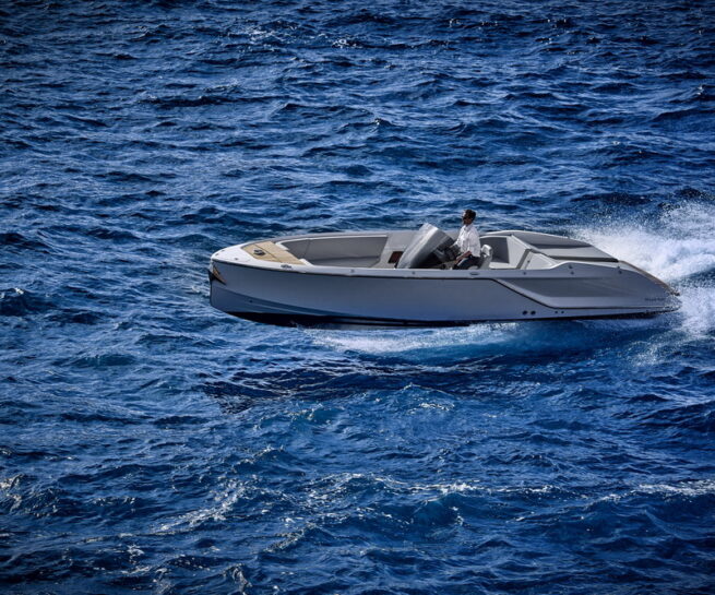 Noleggio Barche di Lusso al Lago di Garda Frauscher 858 Fantom Air