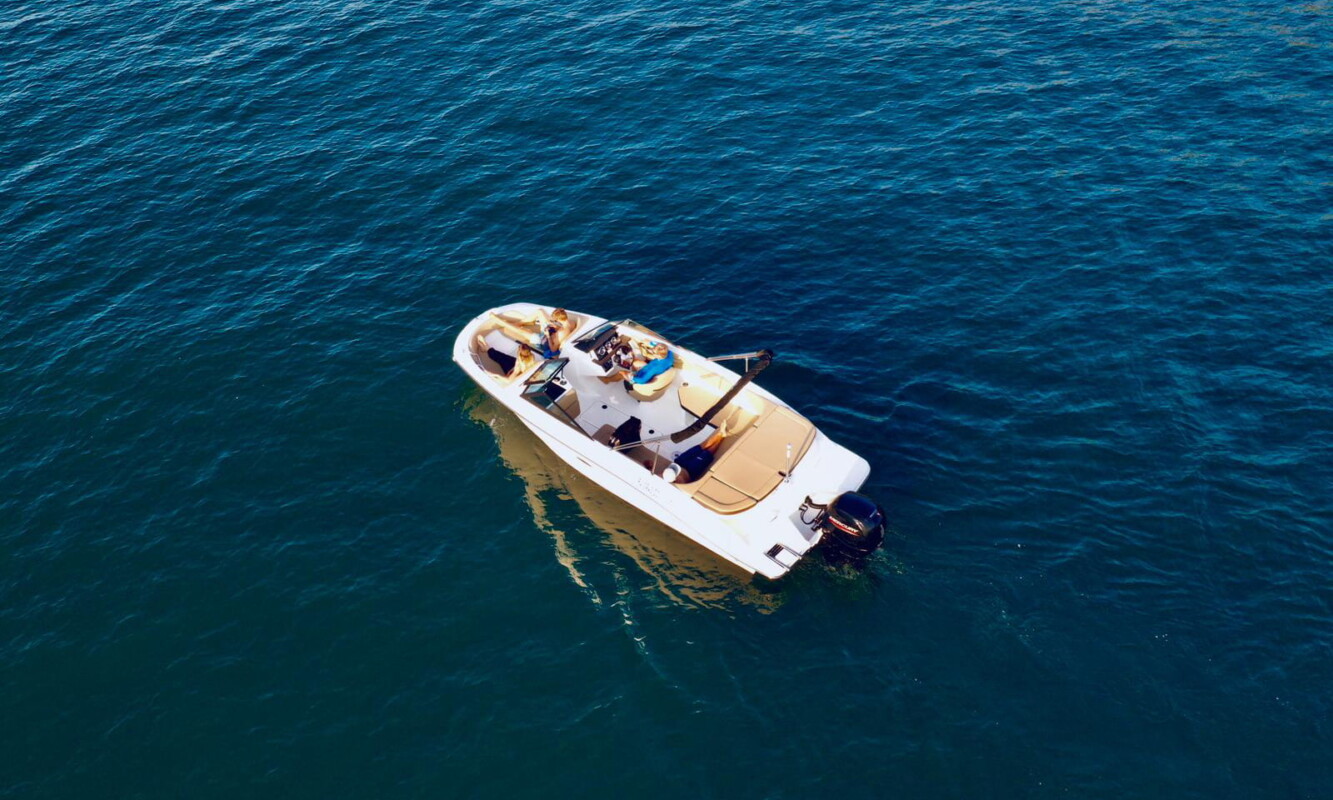 Sea Ray 210: Rent a Boat in Lake Garda