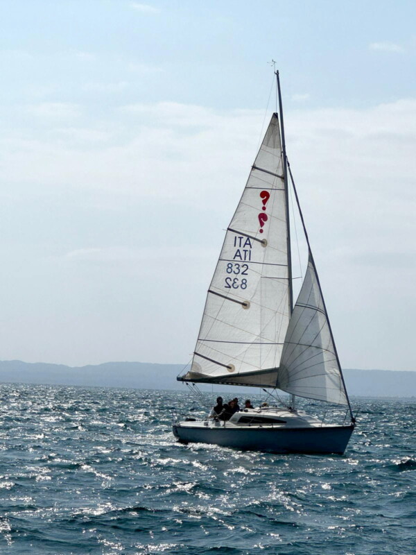 Barca a Vela Surprise al Lago di Garda