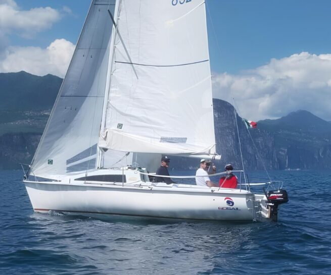 Barca a Vela Surprise in noleggio al Lago di Garda
